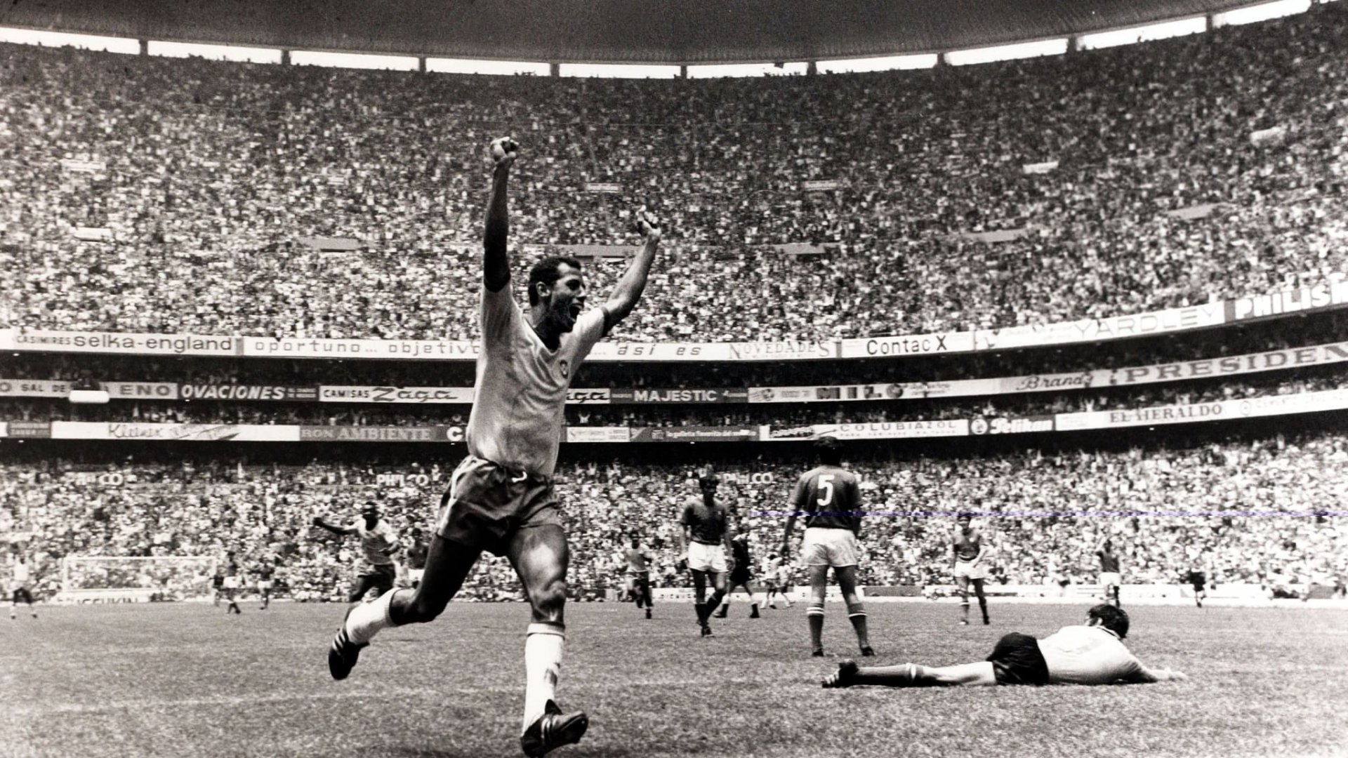 Carlos Alberto celebrates scoring for Brazil against Italy in 1970 World Cup