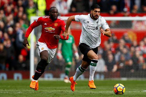 Manchester United's Romelu Lukaku chases after Liverpool's Emre Can