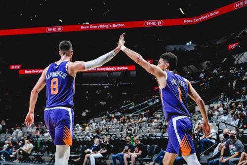 Frank Kaminsky and Devin Booker for the Phoenix Suns