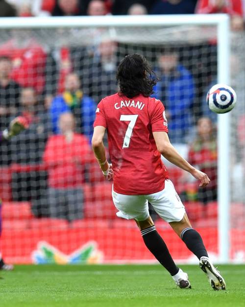 Edinson Cavani playing for Manchester United