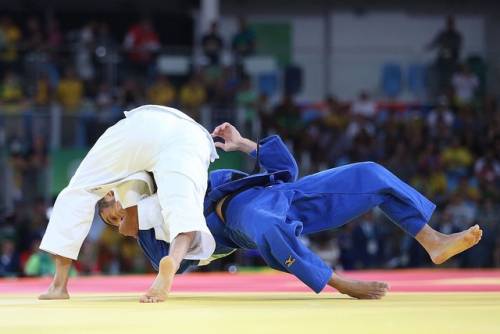 Azerbaijan's Orkhan Safarov faces Brazil's Felipe Kitadai in Judo in the 2016 Summer Olympics