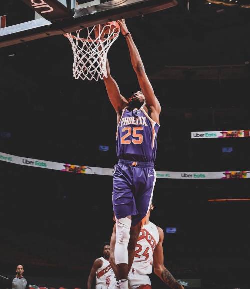 Mikal Bridges scores for the Phoenix Suns