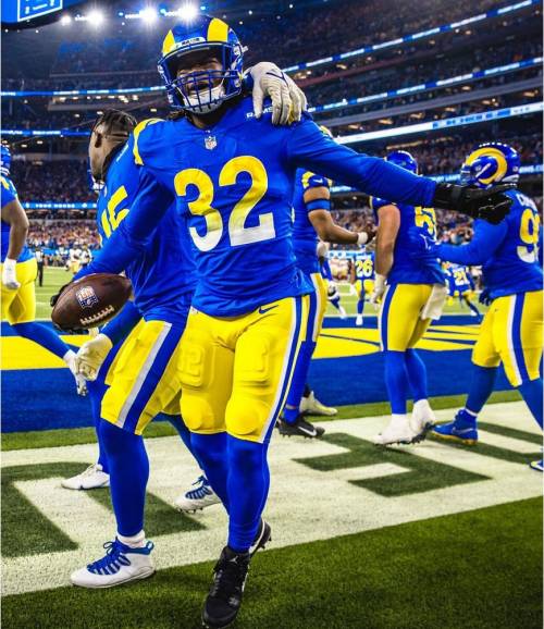 The L.A. Rams' Travin Howard Celebrates with his teammates