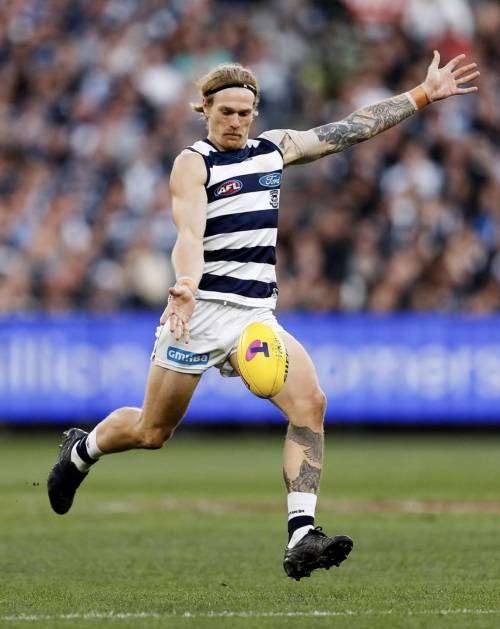 Tom Stewart drop kicking the ball during a game against Collingwood