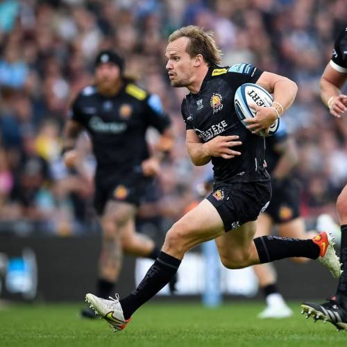 Stu Townsend making a break for Exeter Chiefs 
