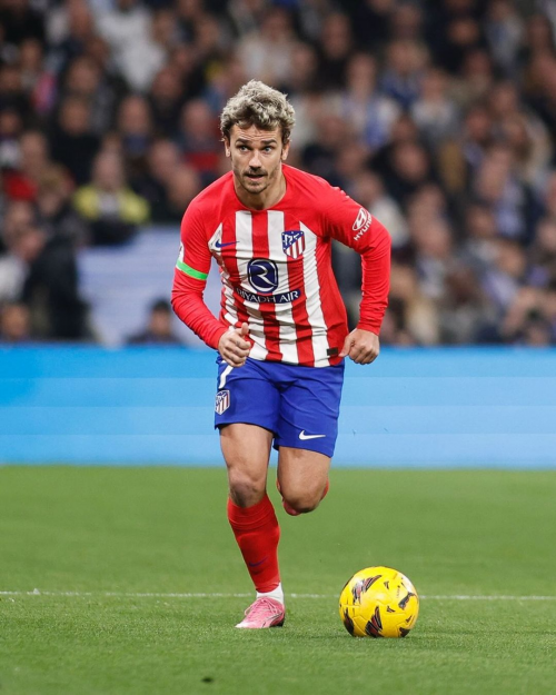 Antoine Griezmann dribbling with the ball.