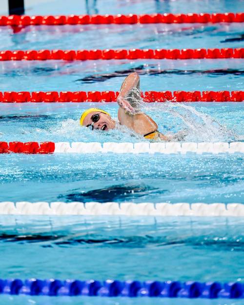 Ariarne Titmus swimming