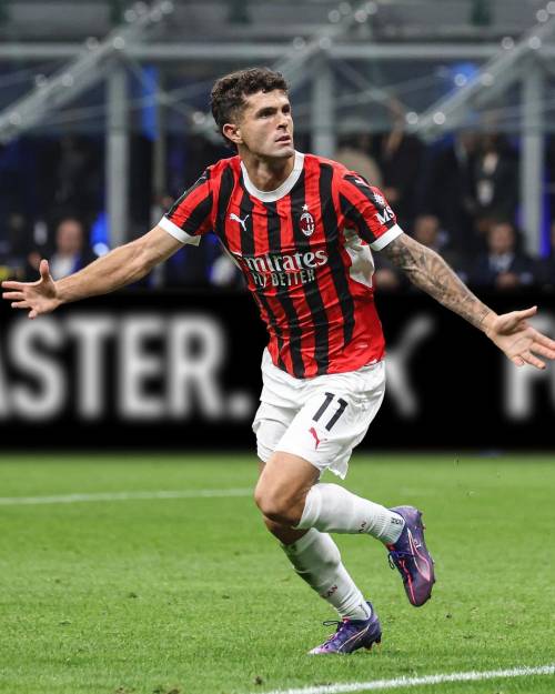 Christian Pulisic in action with AC Milan