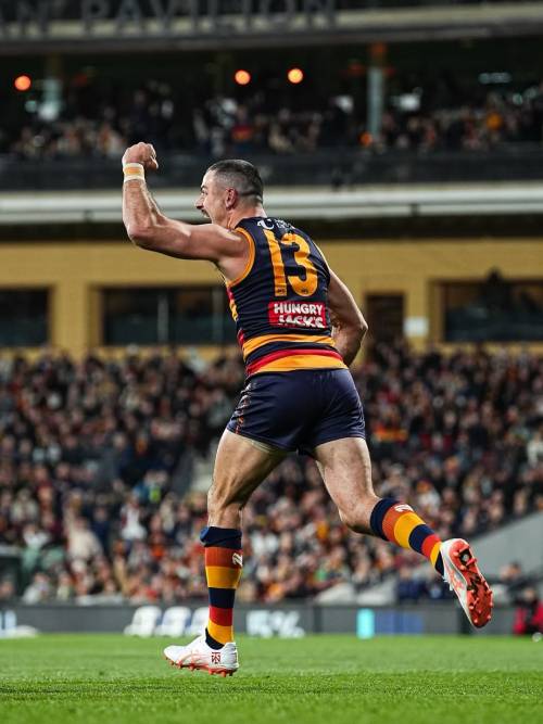Taylor Walker in action for the Adelaide Crows