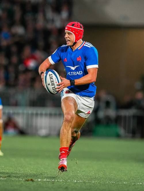 Louis Bielle-Bially in action for France Rugby